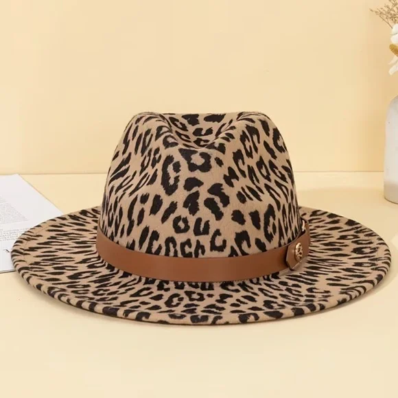 Leopard Print Women’s Wide Flat Brim Hat with Decorative Brown Accent NWT - Picture 2 of 6
